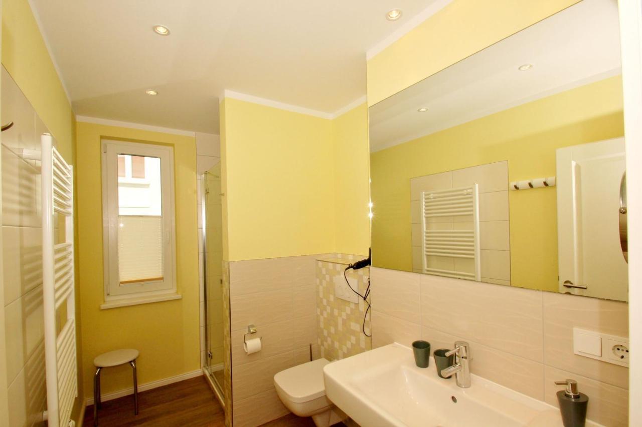גוהרן Zentrumsnahe Ferienwohnung Mit Balkon, Gratis Nutzung Vom Ahoi Erlebnisbad Und Sauna In Sellin, Eigene Sauna - Villa Antje Whg 10 מראה חיצוני תמונה